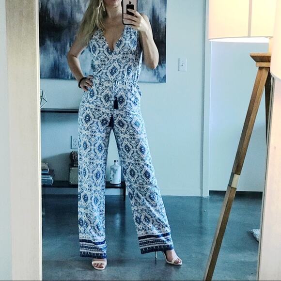 Eliane Rose Blue & White Print V-neck Splice Drawstring Sleeveless Jumpsuit - Picture 9 of 10
